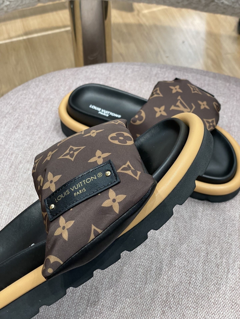 l0vis Vvtt0n slippers